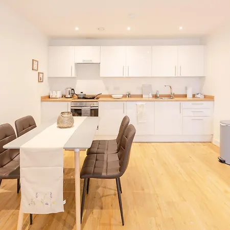 Warm 2 Bedroom Apartment 15 Min Walk To Etihad Stadium And City Center Manchester Exterior photo