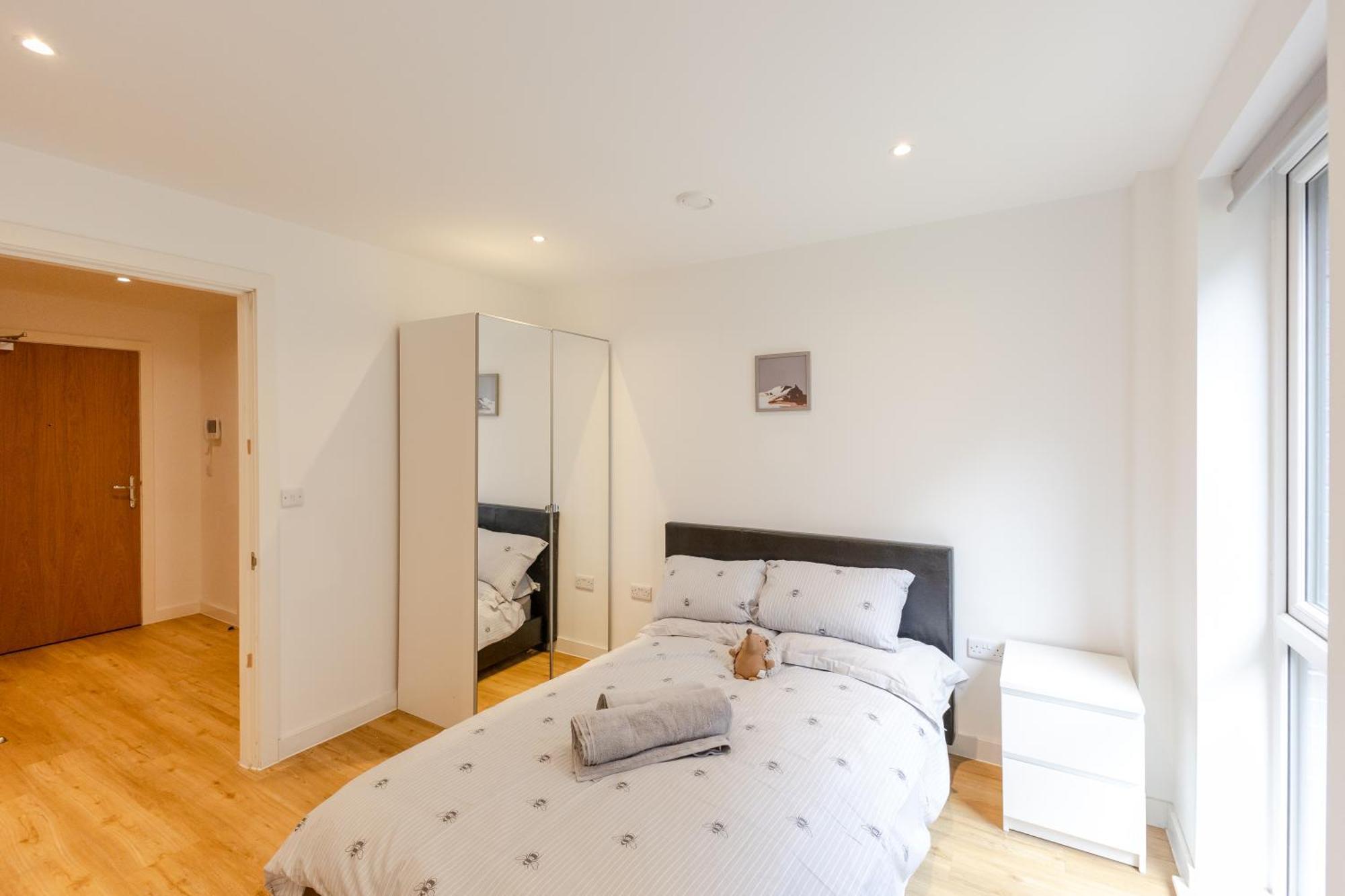 Warm 2 Bedroom 15 Min Walk To Etihad Stadium And Center