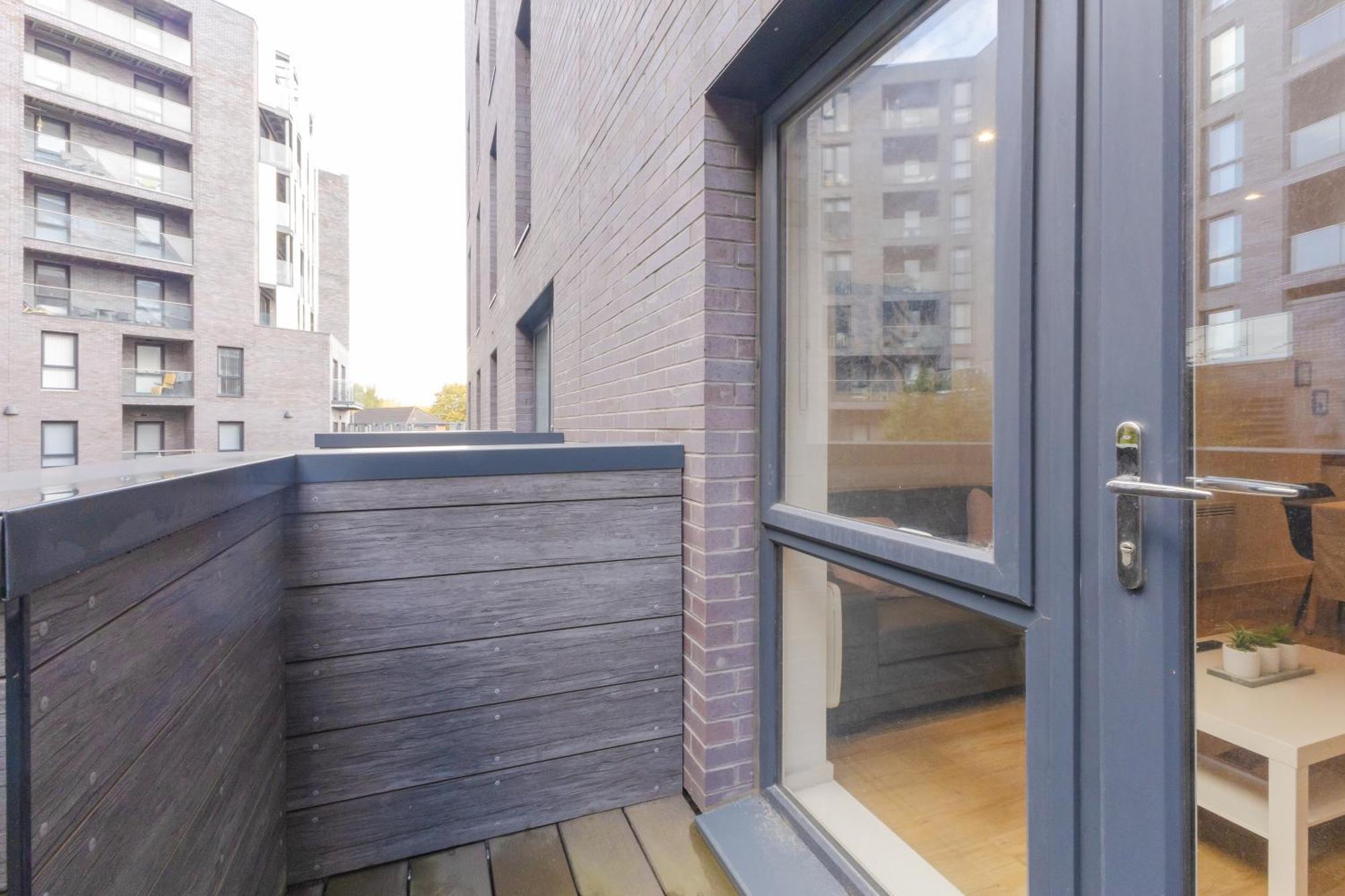 Apartment Warm 2 Bedroom 15 Min Walk To Etihad Stadium And Center *