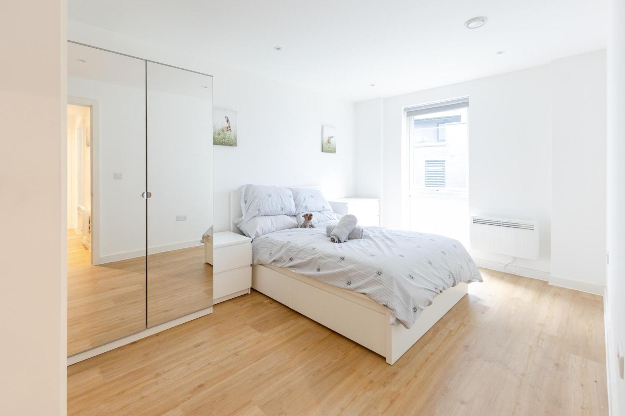 Warm 2 Bedroom 15 Min Walk To Etihad Stadium And Center Apartment *