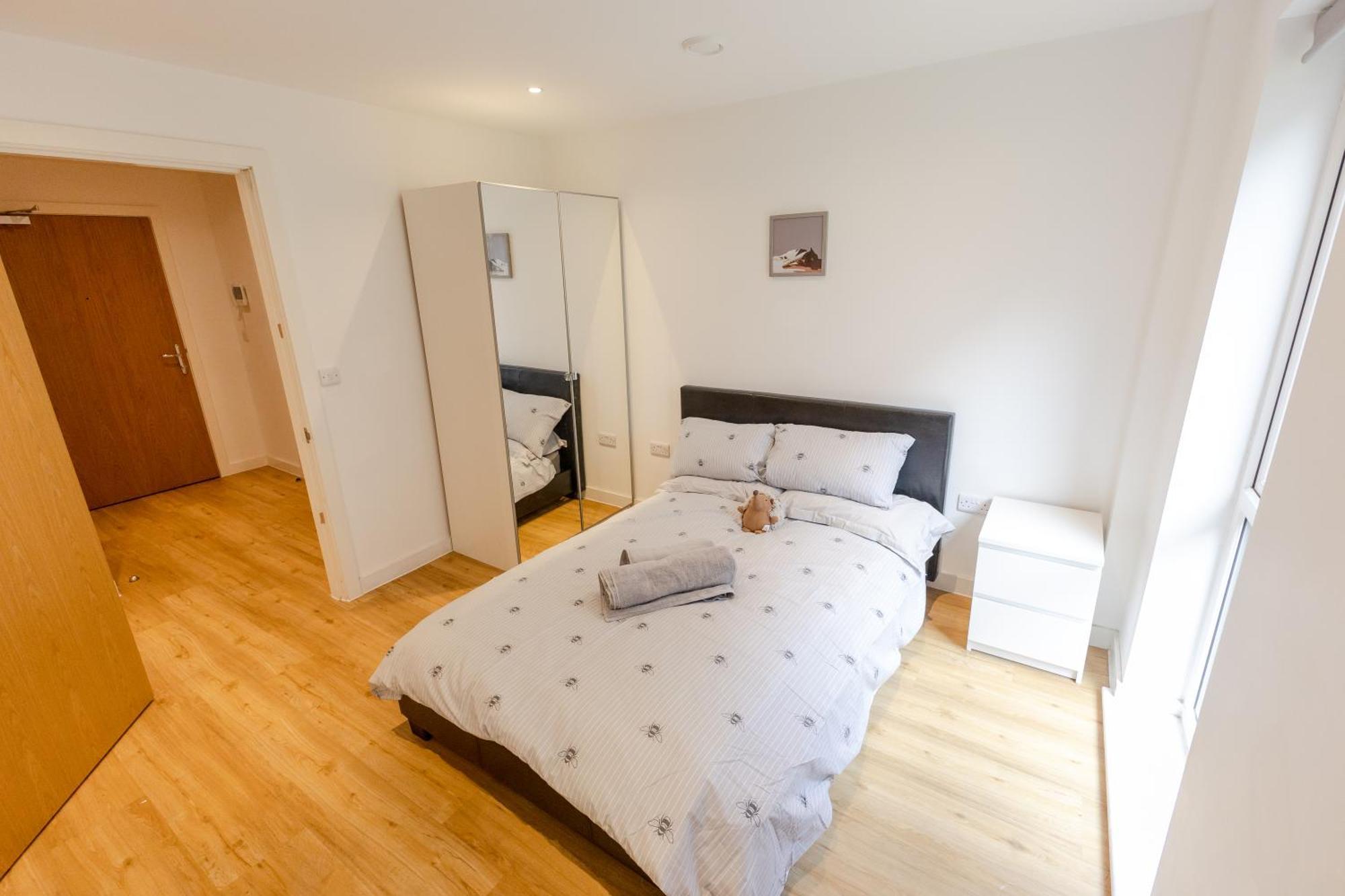 Warm 2 Bedroom 15 Min Walk To Etihad Stadium And Center *
