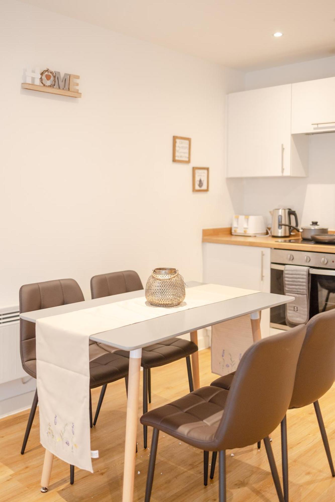 Warm 2 Bedroom 15 Min Walk To Etihad Stadium And Center