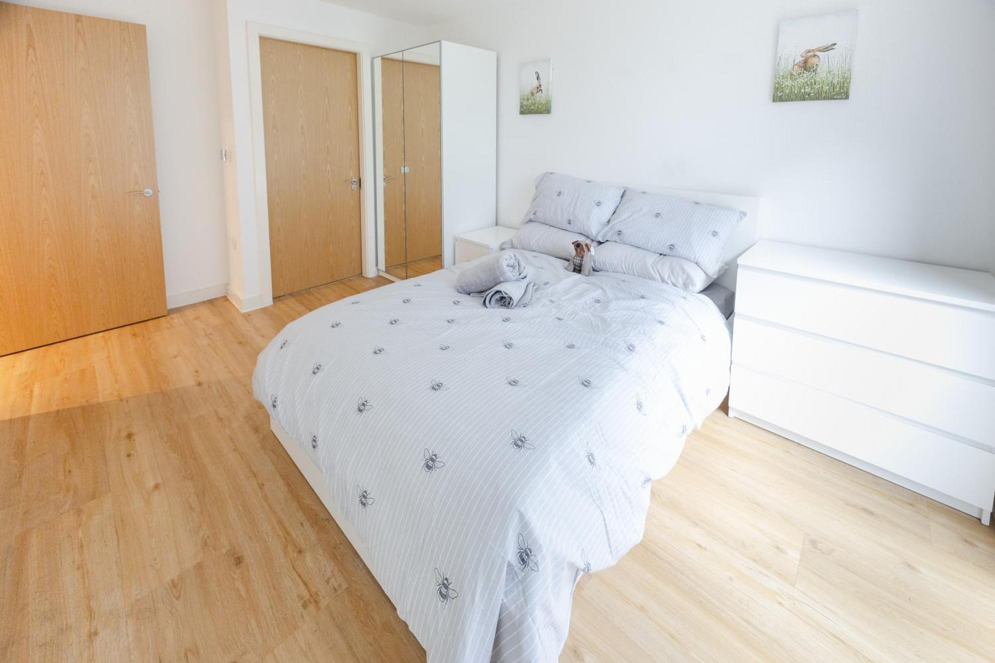 Warm 2 Bedroom 15 Min Walk To Etihad Stadium And Center *