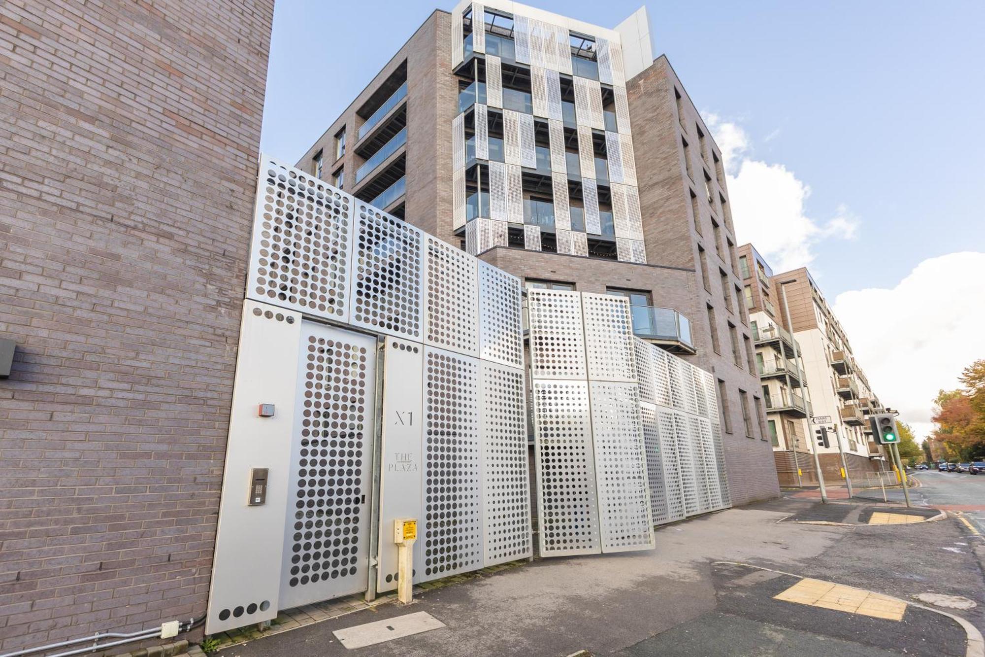 Apartment Warm 2 Bedroom 15 Min Walk To Etihad Stadium And Center *